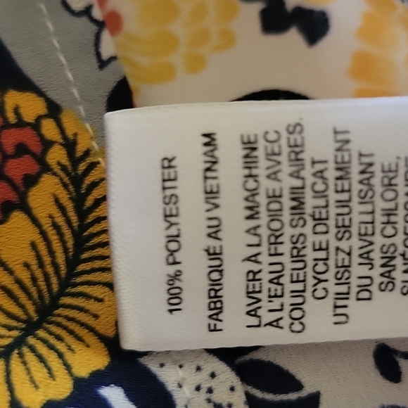 Express Button down blouse. - Picture 4 of 5